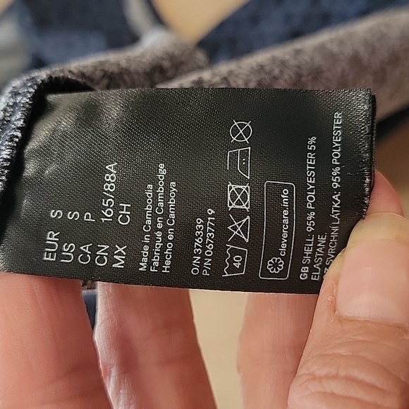 H&M Size S Navy Blue Geometric Floral Sleeveless Blouse, Gently Used Condition - Picture 11 of 11